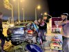 Araçta sıkışan sürücüyü itfaiye ekipleri kurtardı