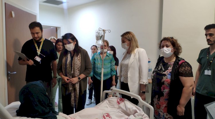 İskenderoğlu’ndan hastalara moral ziyareti