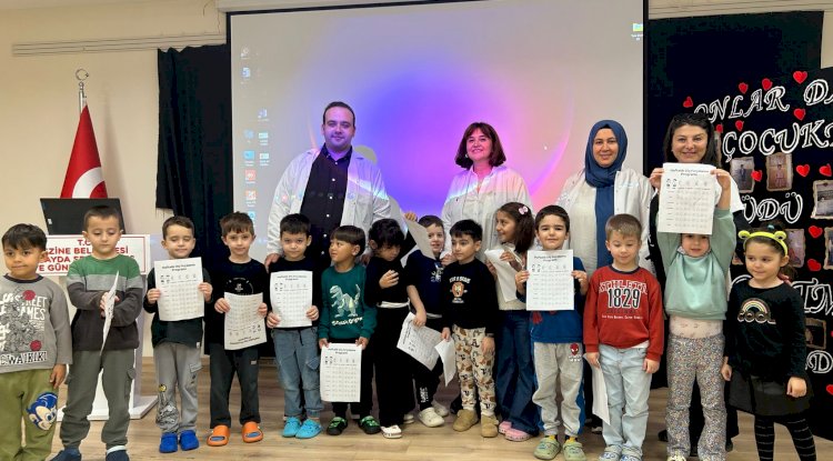 Ezine’de İlayda Sevinç Anaokulu’nda miniklere diş sağlığı eğitimi verildi