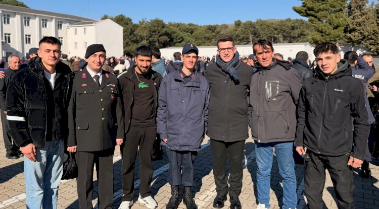 Ezine 3'üncü Jandarma Eğitim Tabur Komutanlığı’nda Yemin Töreni Coşkusu