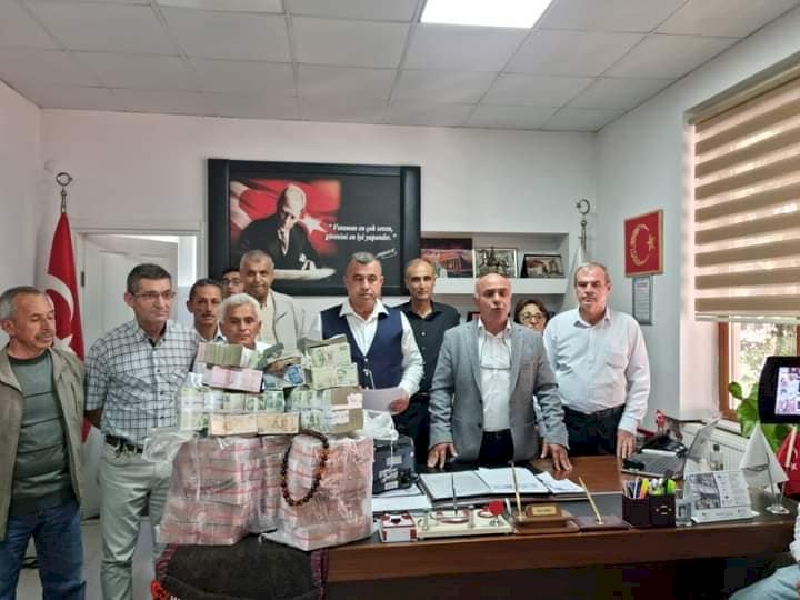 AĞALIK PARASINI KATIRLA GETİRDİ  BAŞKAN SEMERCİ 1 MİLYON 17 BİN LİRAYI TESLİM ALDI (06.10.2022)