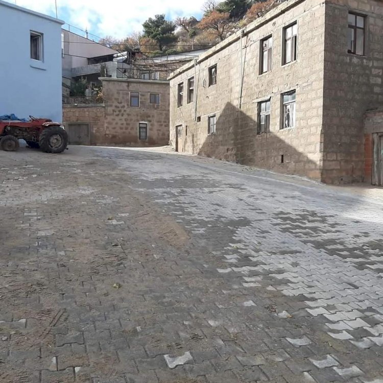 Ahmetçe Köyü yoluna parke taşı 