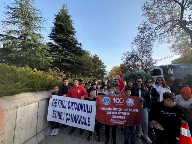 Öğrenciler Ata’nın huzuruna çıktı